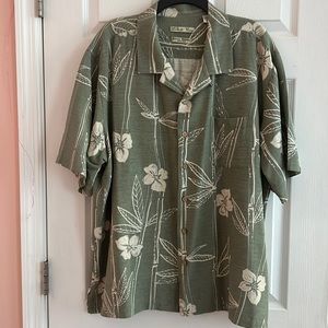 Batek Bay sage green and tan button down short sleeve silk shirt. Size XXL NWOT